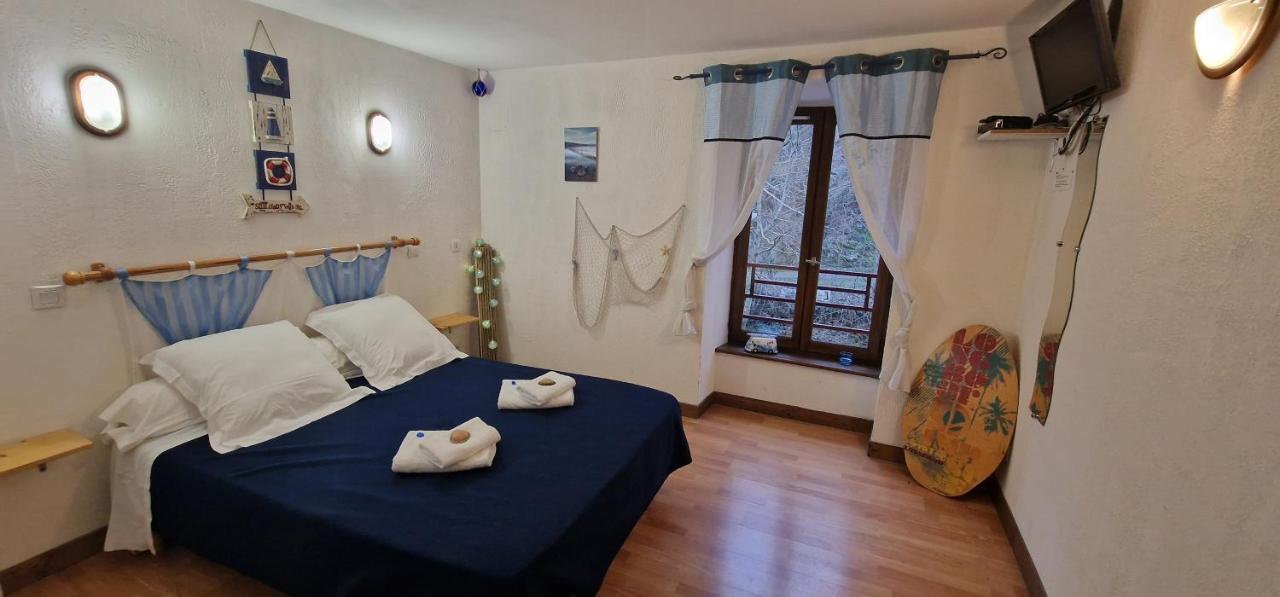 Chambres D'Hotes Les Lits Des Fees Saint-Floret Exterior photo