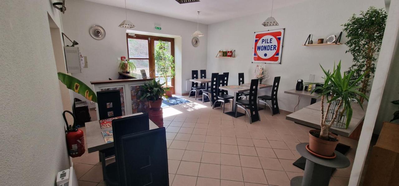 Chambres D'Hotes Les Lits Des Fees Saint-Floret Exterior photo